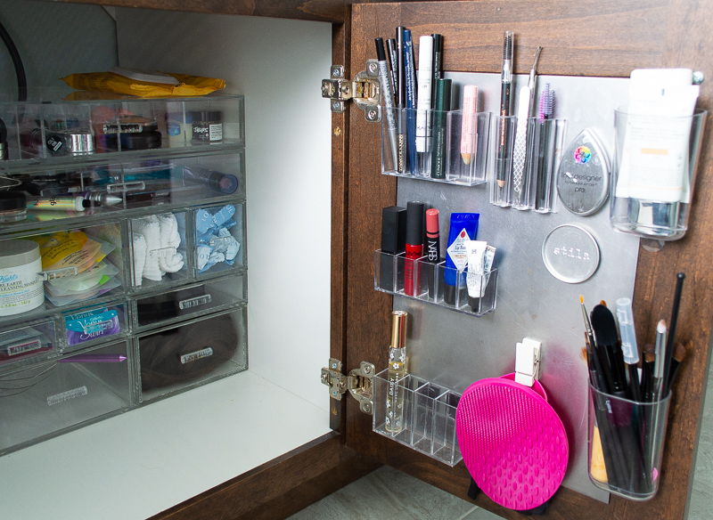 Frequent Use Items Organized on the R Cabinet Doors using Magnets